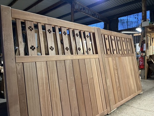 Wooden driveway gates suitable - wooden,